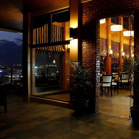 Central Park Tower Resort Анхелес Экстерьер фото