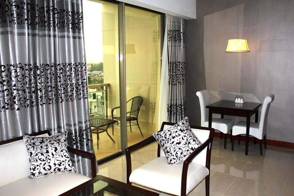 Central Park Tower Resort Анхелес Номер фото