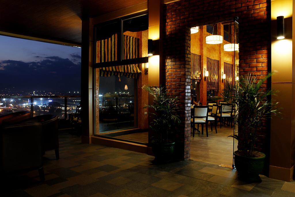Central Park Tower Resort Анхелес Экстерьер фото