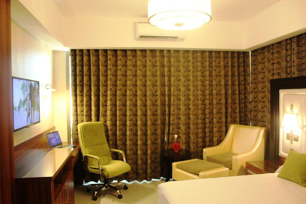 Central Park Tower Resort Анхелес Номер фото