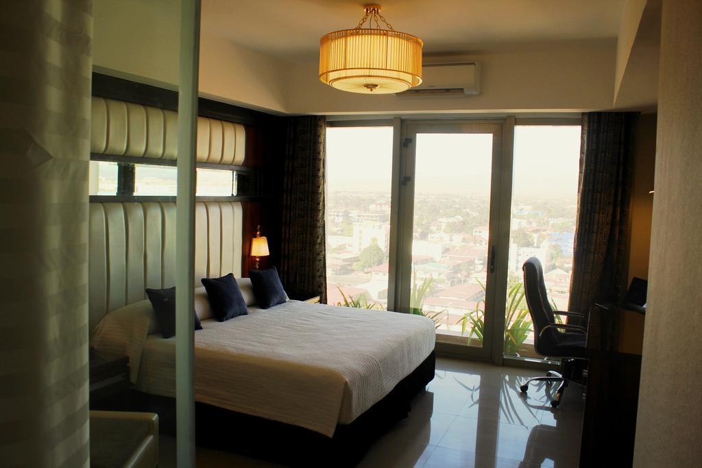 Central Park Tower Resort Анхелес Номер фото